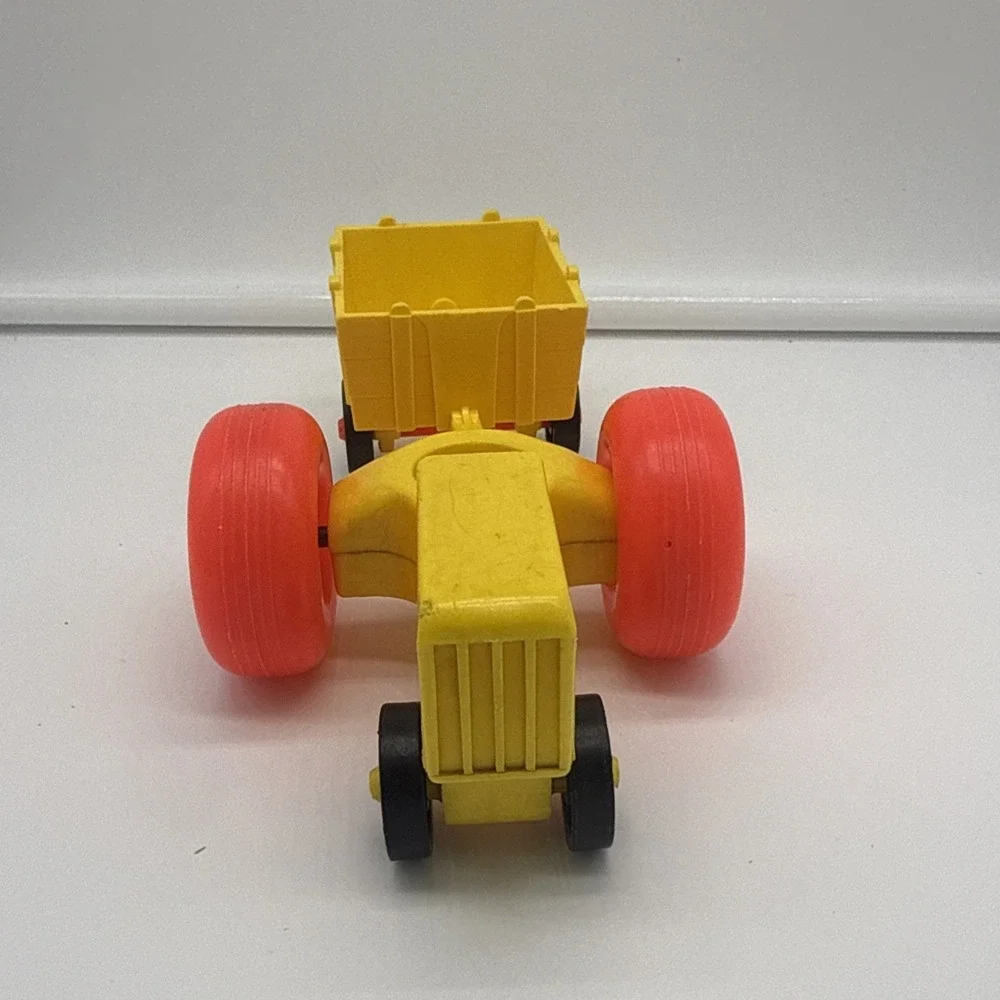 Vintage Fisher Price little people red farm tractor w/yellow cart/wagon